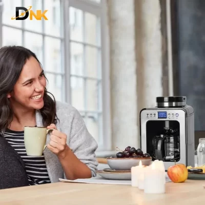 Người Dùng Thưởng Thức Cà Phê Từ Máy Caso Coffee Compact Electronic