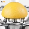 Ảnh Cận Cảnh Nửa Quả Grapefruit Trên Nón Vắt, Thể Hiện Cách Bố Trí Trái Cây Có Múi Kích Thước Lớn Trên Caso Cp 330 Pro. Nửa Quả Grapefruit Đặt Trên Nón Vắt Inox Caso Cp 330 Pro.