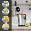 Hình Ảnh Caso Cp 330 Pro Đang Rót Nước Ép Vào Ly, Kèm Các Hình Cận Cảnh Chanh Xanh, Chanh Vàng, Cam Và Grapefruit Trên Nón Vắt. Máy Vắt Cam Caso Cp 330 Pro Cùng Hình Minh Họa Vắt Chanh, Cam Và Grapefruit.