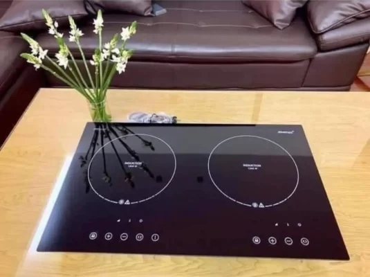 Bếp Từ Đôi Steba Ik 300 S.c – Thiết Kế Sang, Nấu Ăn Chuẩn Đức 3 Bếp Từ Đôi Steba Ik 300 S.c Đặt Trên Bàn Gỗ Sang Trọng