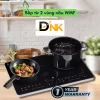 Ảnh Minh Họa Bếp Từ Wmf Kult X Trên Bàn Bếp, Kết Hợp Nồi Và Chảo, Có Logo Đồ Nhập Khẩu Và Thông Tin Bảo Hành Một Năm. Bếp Từ Wmf Hai Vùng Nấu Với Chảo Bên Trái, Nồi Bên Phải Và Biểu Tượng Bảo Hành Một Năm