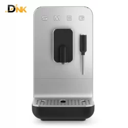 Hình máy SMEG BCC12BLMEU nhìn chính diện, thiết kế tối giản